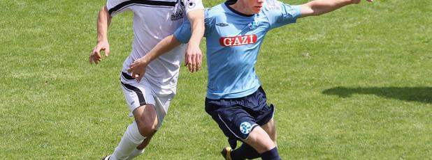 Den Sprung in die Verbandsstaffel dicht vor Augen: Nach dem Gewinn des Meistertitels in der Bezirksliga und dem Sieg im Bezirkspokalwettbewerb steuert die Kickers-U16 jetzt klar auf Aufstiegskurs. Foto: SVK 