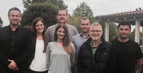 Das U23-Funktionsteam (v.l.): Trainer Alfred Kaminski, Teamassistentin Regina Schmidt, Physiotherapeutin Simone Lay, Betreuer Torsten Kammleiter, Co-Trainer Maximilian Bruns, Teammanager Joachim Schlosser, TW-Trainer Ümit Sahin. 